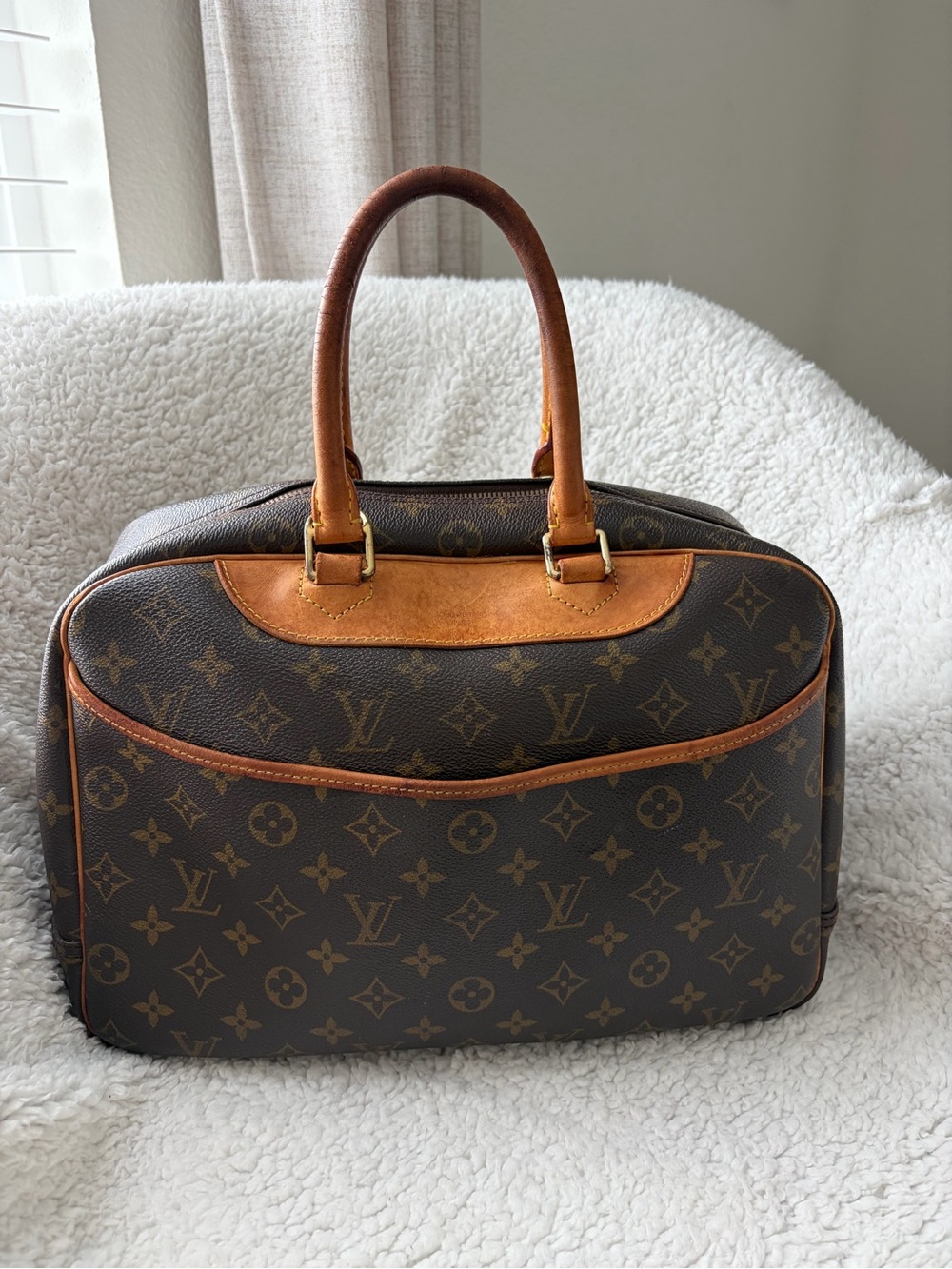 Authentic Louis Vuitton Monogram Deauville zip handbag